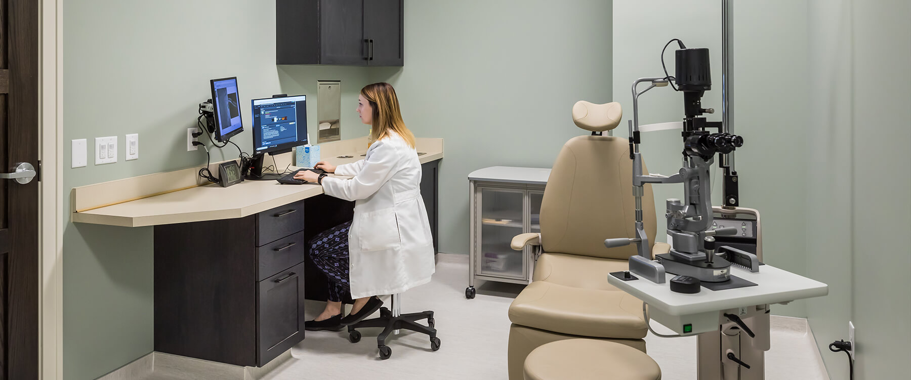 Retina Specialists of Michigan exam room